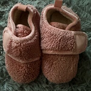 Kids Fuzzy Pink Slippers